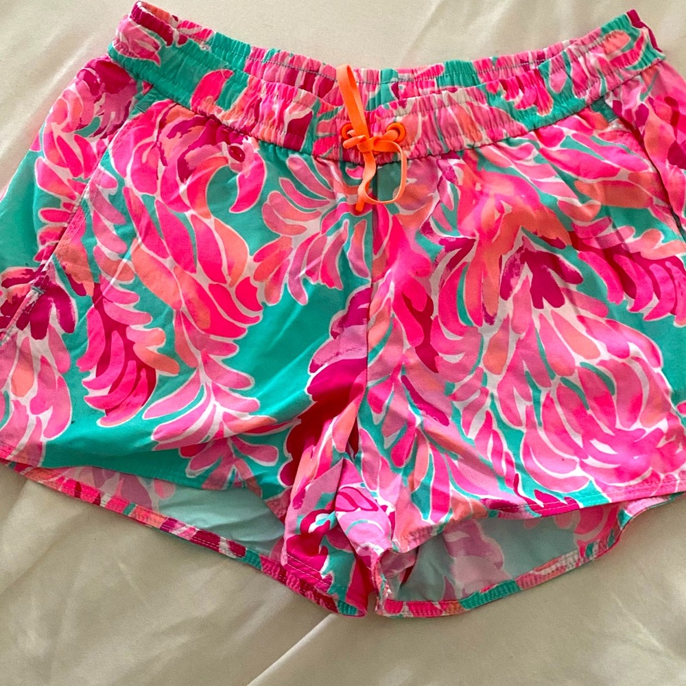 Excellent Lilly Pulitzer Luxletic Shorts Size Small!
